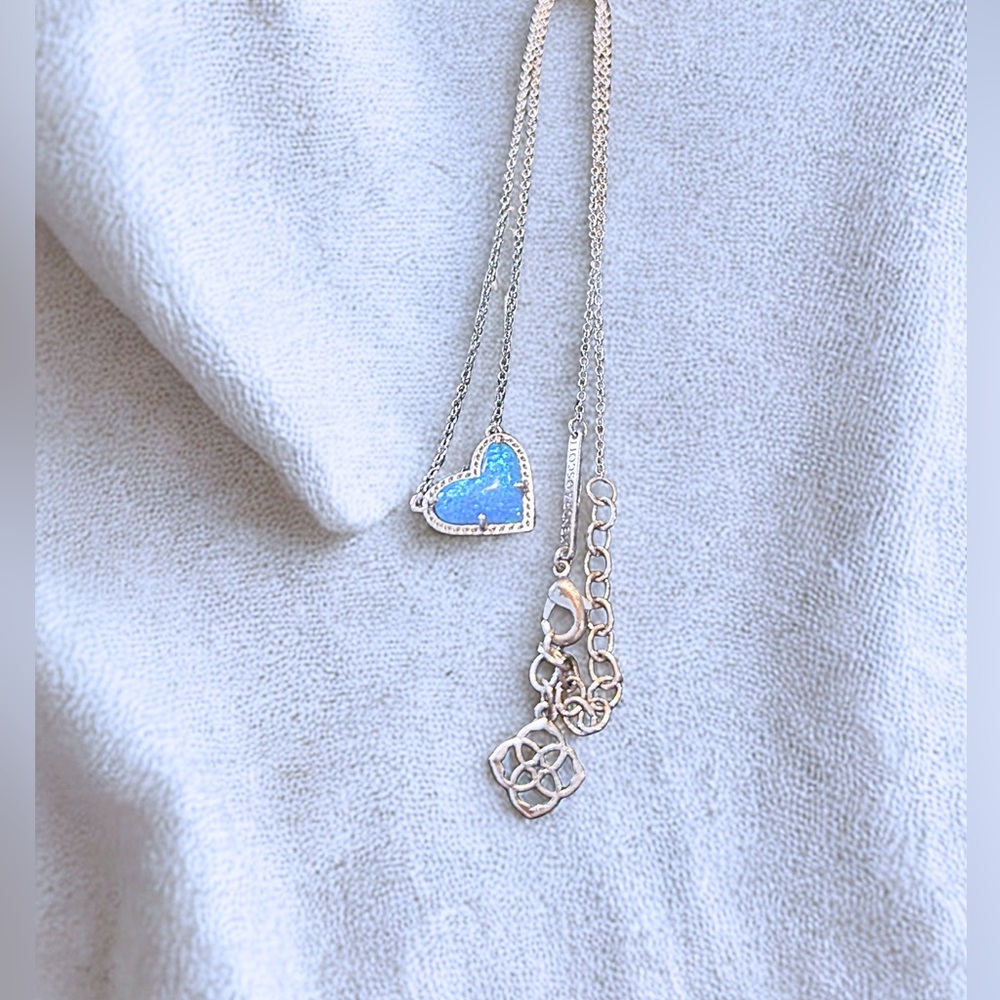 Kendra Scott Ari Heart Necklace Iridescent Pendant in Silver Toned Chain - Picture 4 of 5